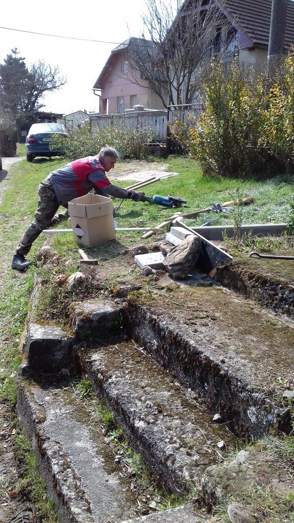 Fotogaléria Oprava kríža v starej ulici (22) Oprava kríža v starej ulici