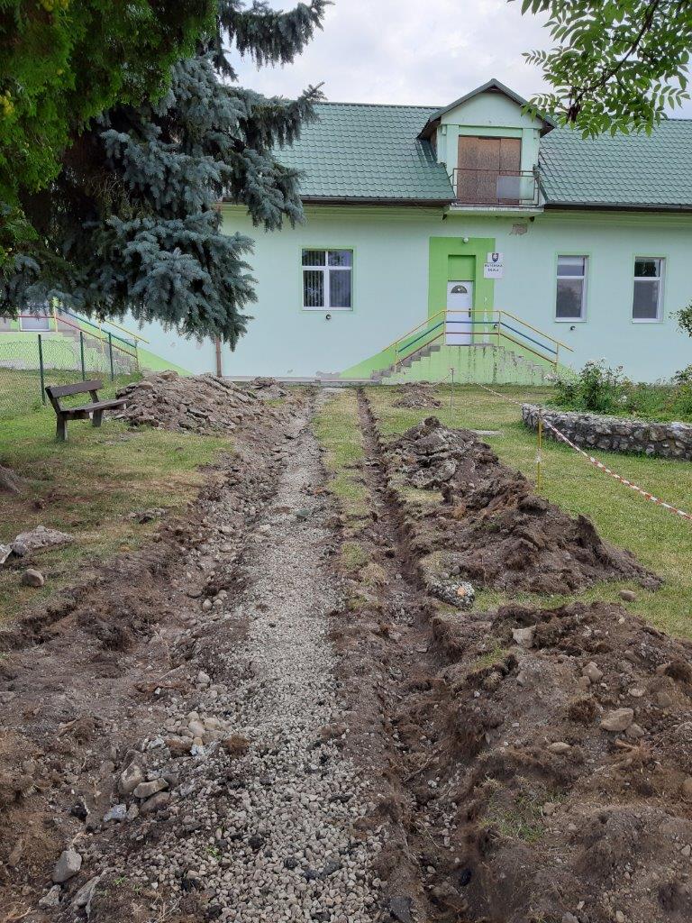 Fotogaléria Materská škola - oprava chodníkov (28) Materská škola - oprava chodníkov